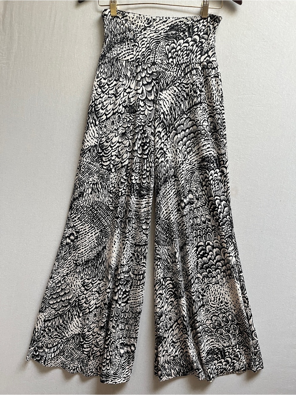 THX Thanx Collection High Waist Feather Print Wide Leg Flare Black White XS